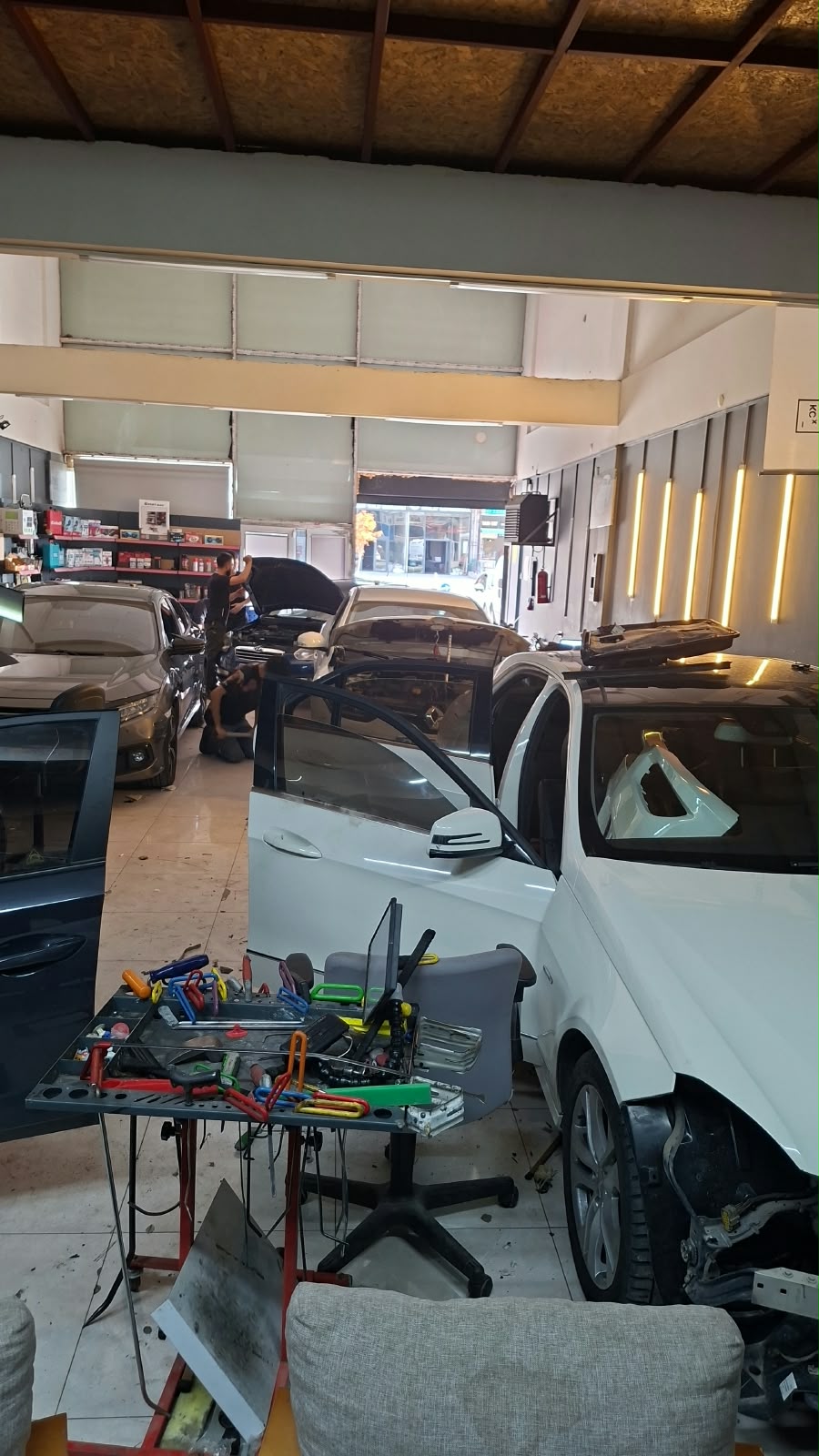 HRN Pro Dent atölyesinde araç onarım çalışması 2